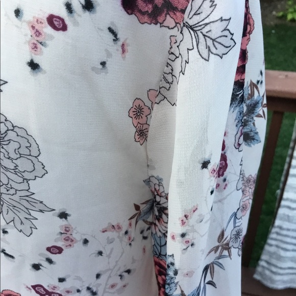 About a Girl Sheer long sleeve floral tunic size small - Picture 3 of 8